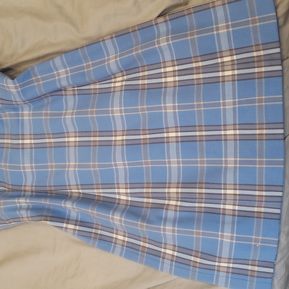 A dress - Picture 2 of 2